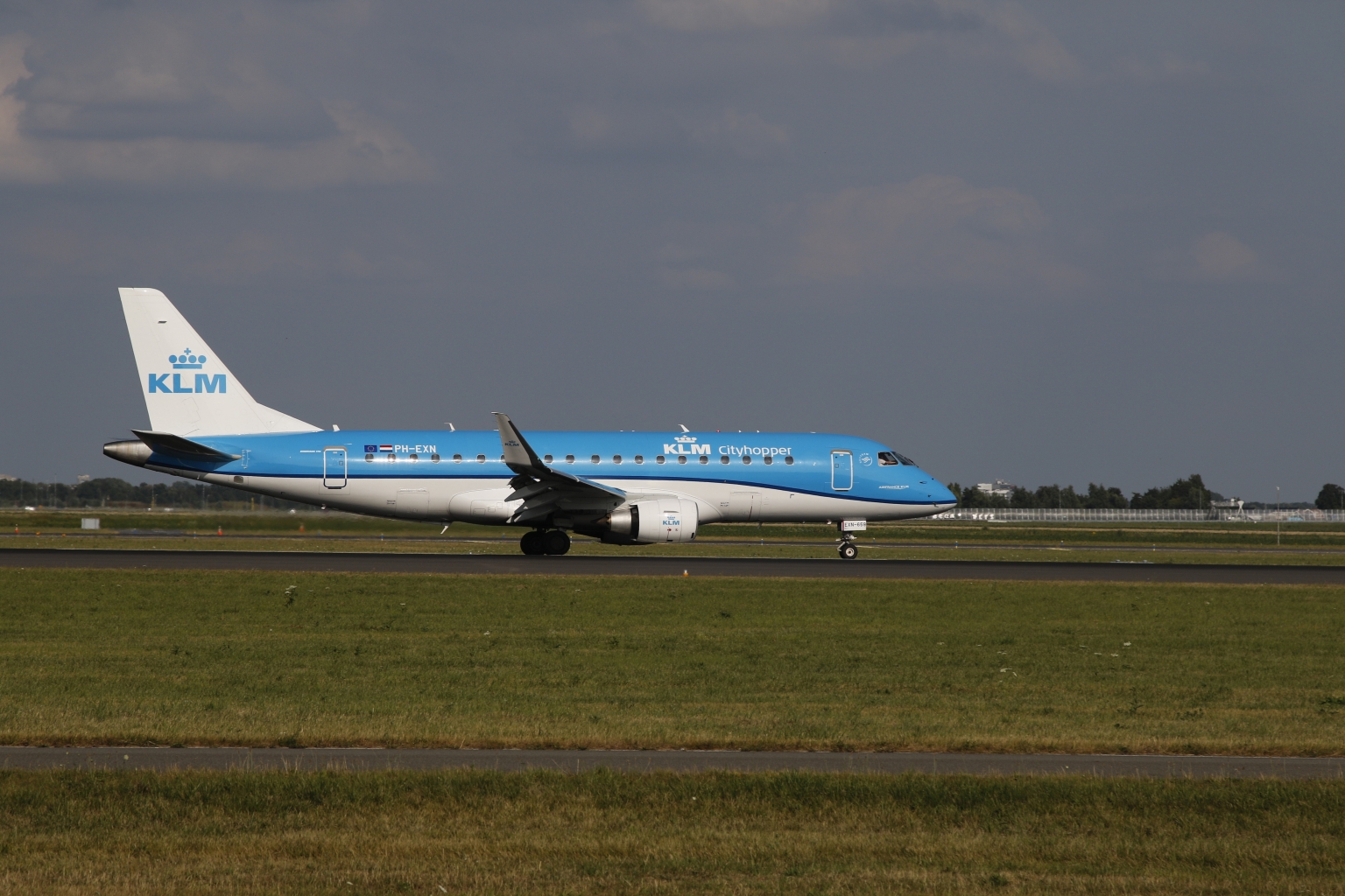 Preview Royal Dutch Airlines KLM PH-EXN Embraer E175STD (6).JPG